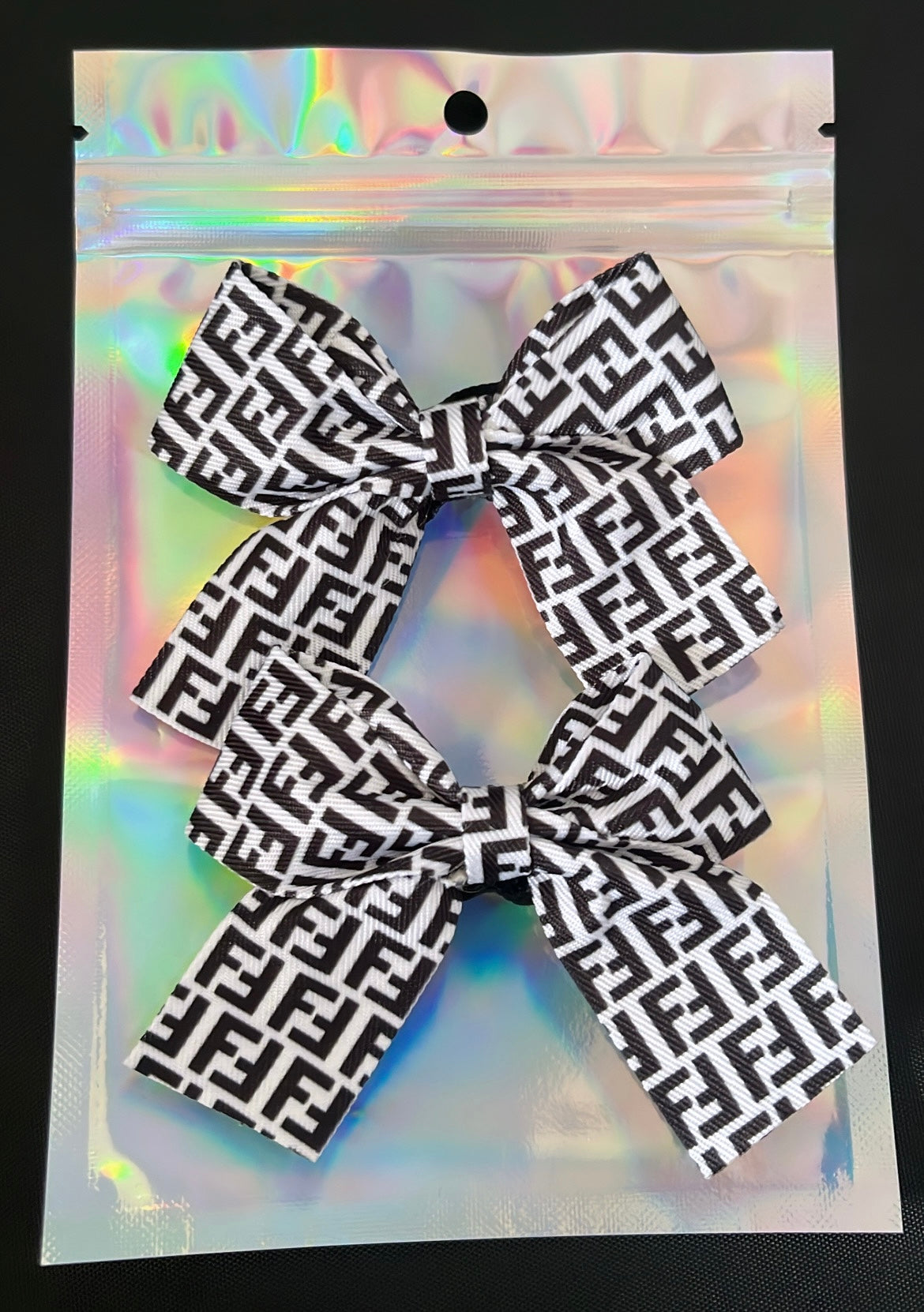 Mini black and white F bows set