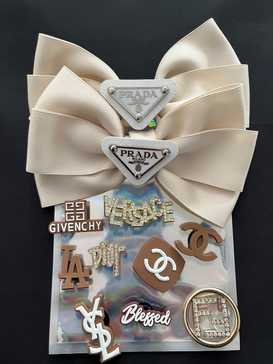 Beige bows and charms bundle