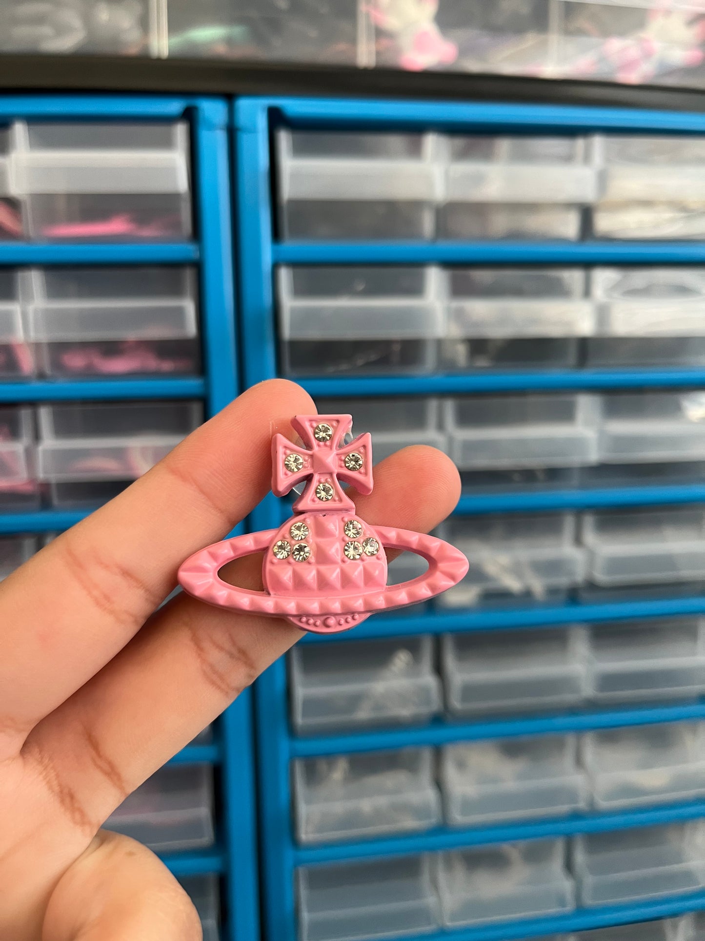 Viv pink metal charm