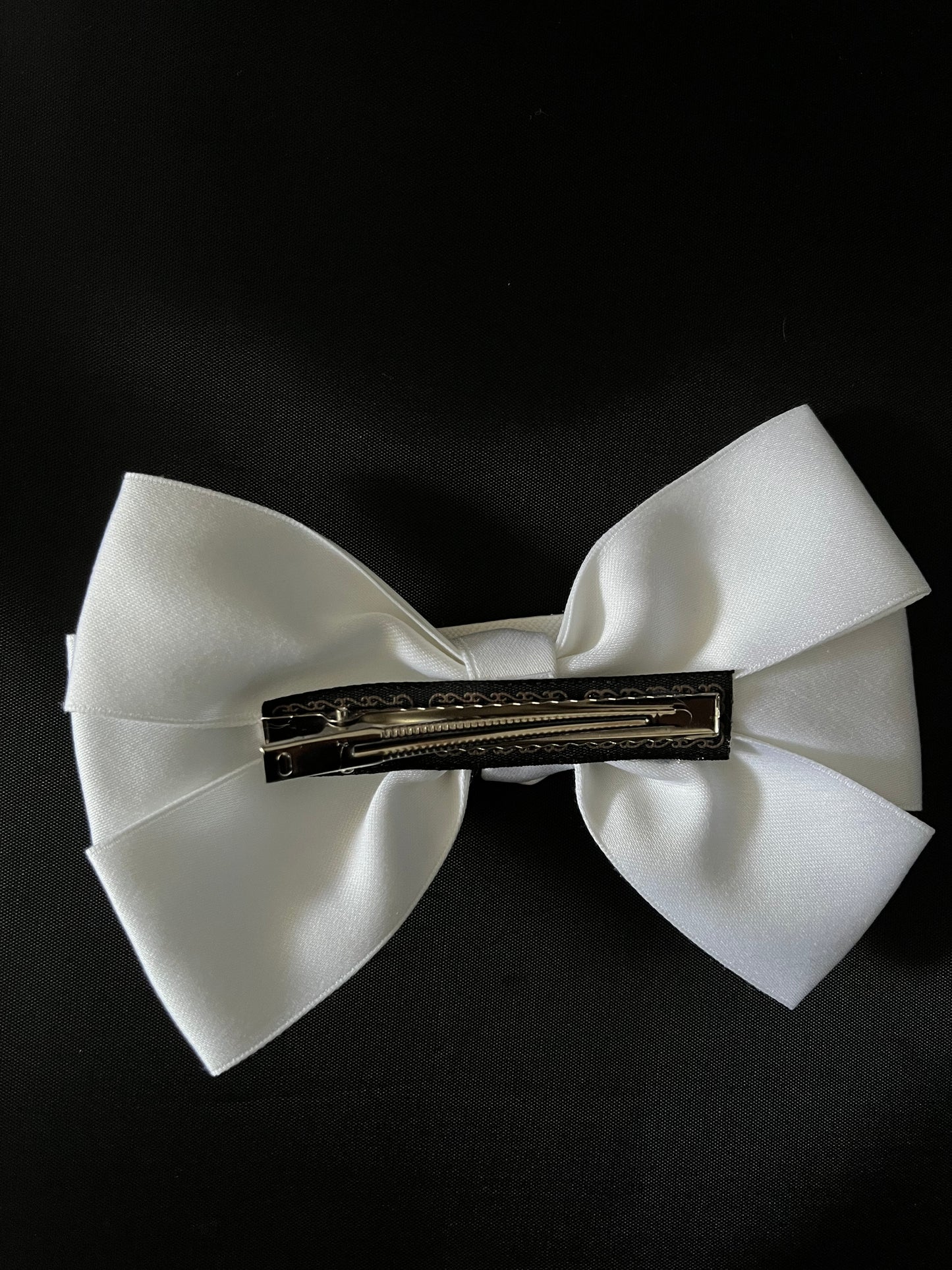 HAIR Bow white triangle