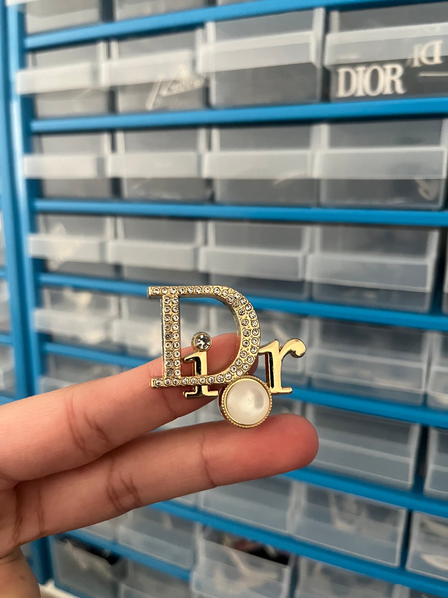 Metal D charm gold