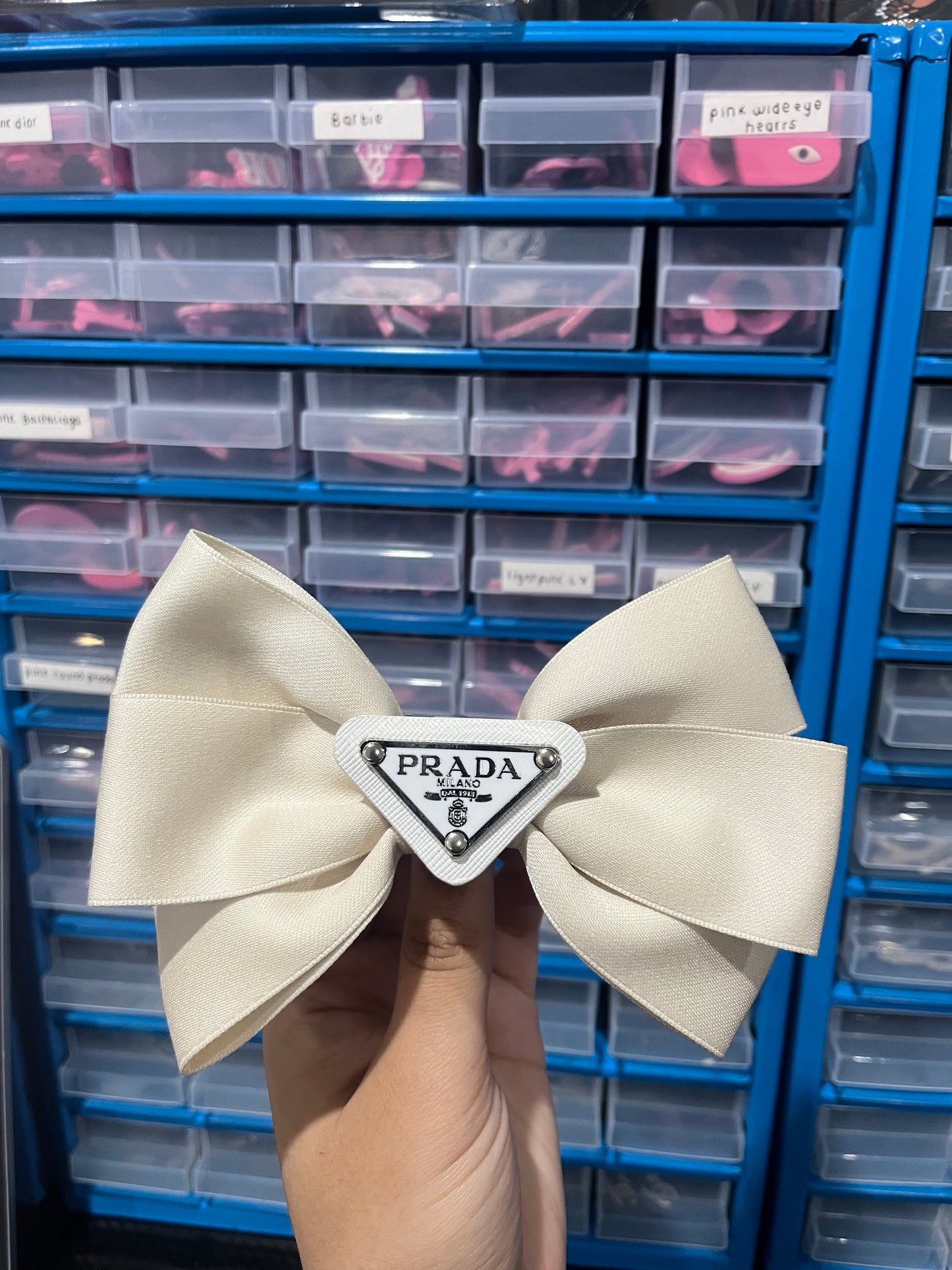 Cream triangle logo bow - Croc bow
