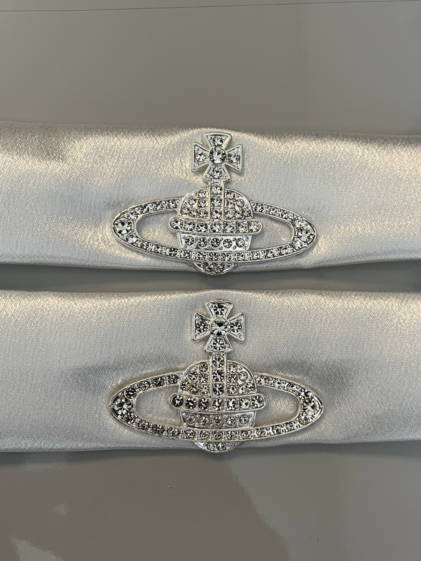 White silk Viv straps set