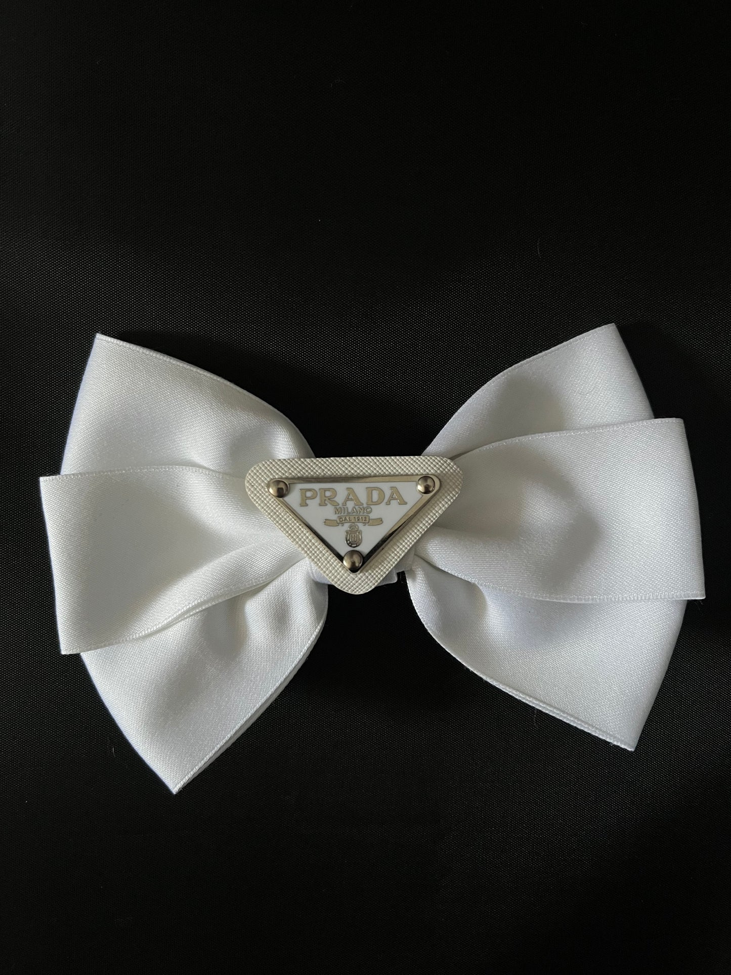 HAIR Bow white triangle