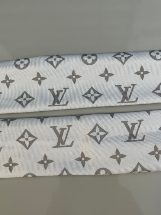 White and grey L straps set