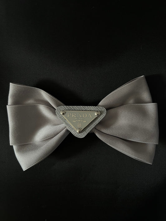 HAIR Bow grey - triangle logo