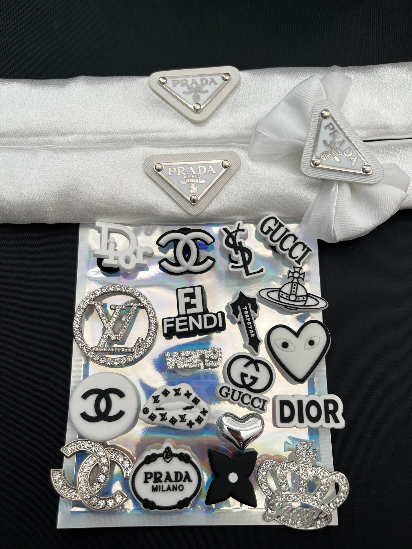 White and black complete bundle