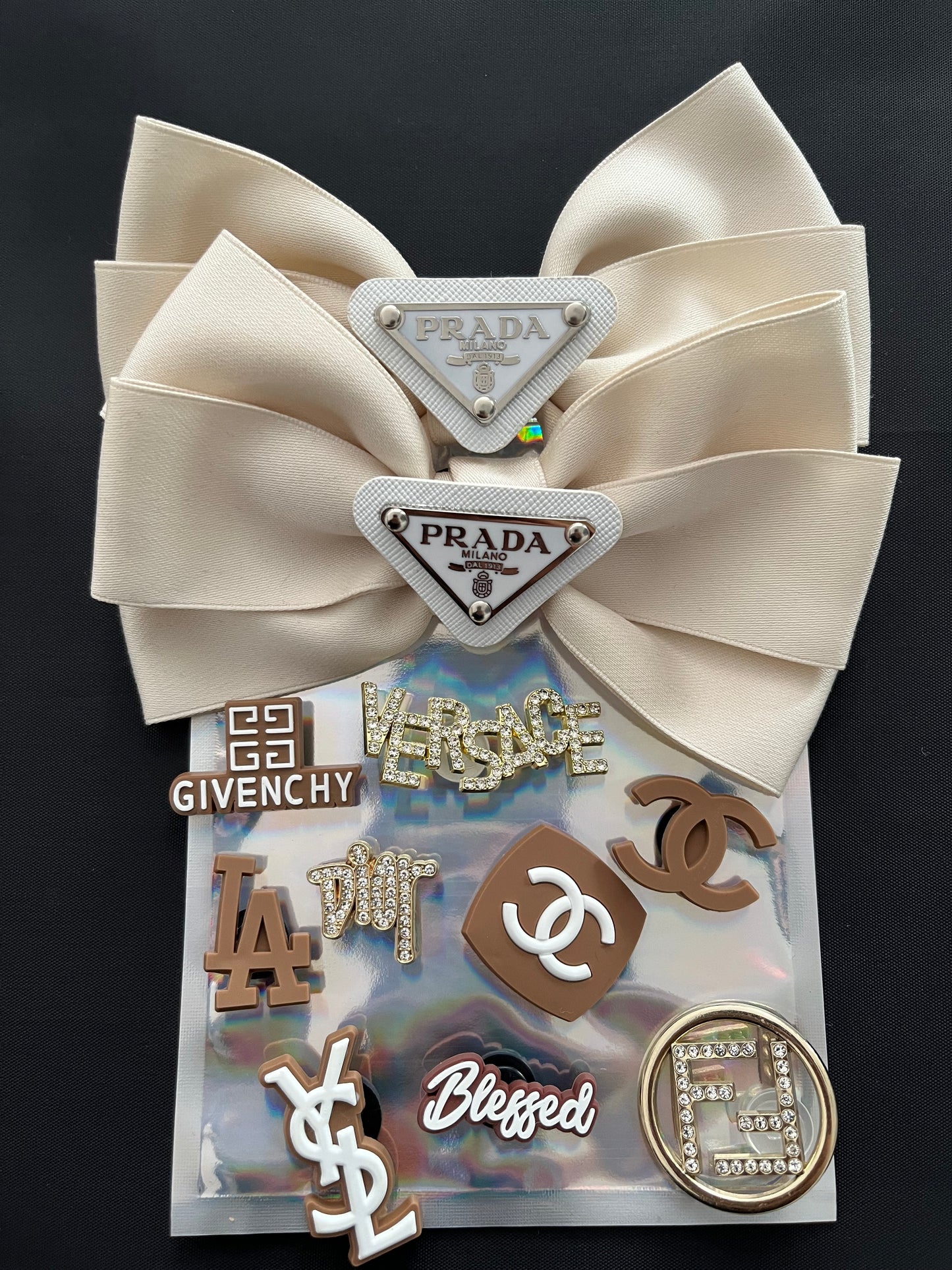 Beige bows and charms bundle