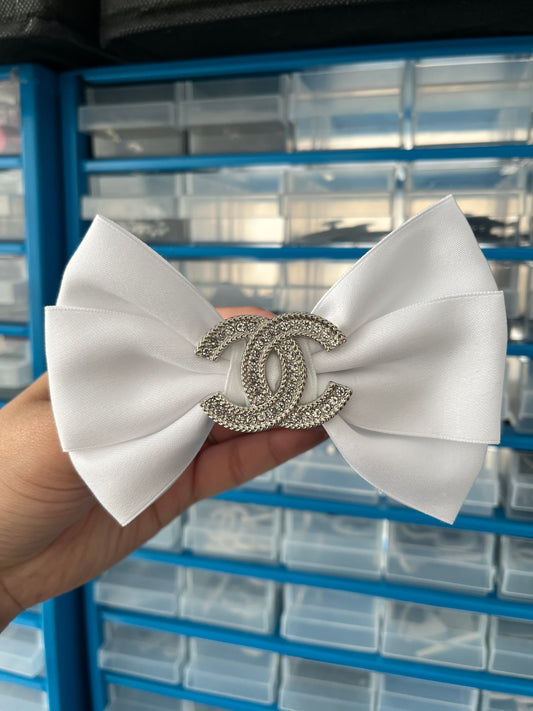 White C bow