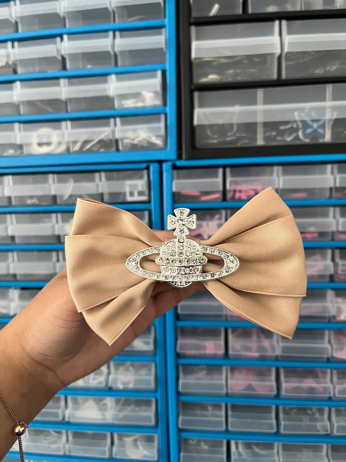 Beige Viv croc bow