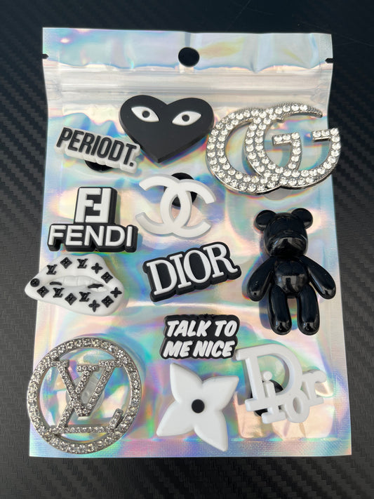 £10 black and white bundle