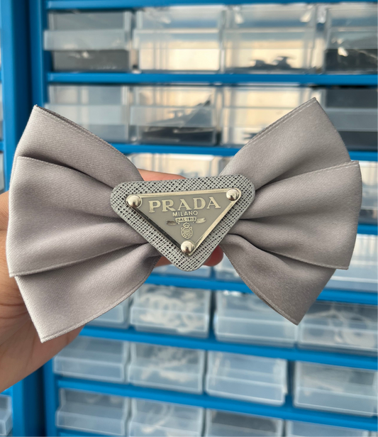 Grey Triangle Croc bow