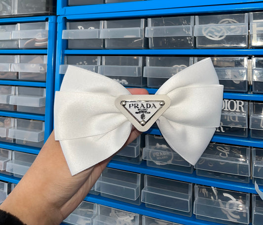 CROC - White triangle bows